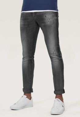 Revend Skinny Jeans