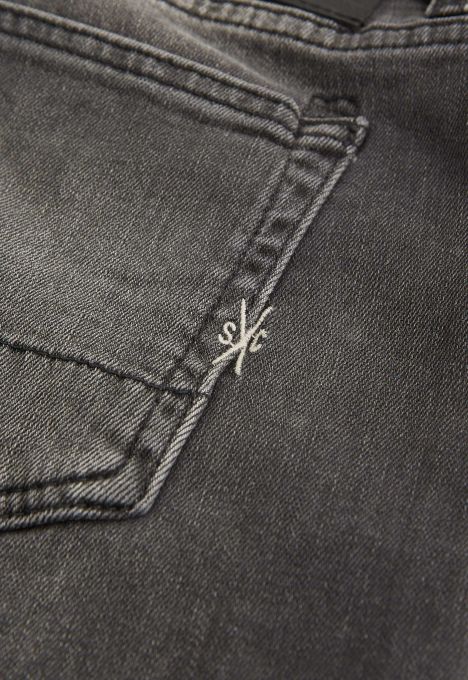 Lewis Regular Tapered Jeans