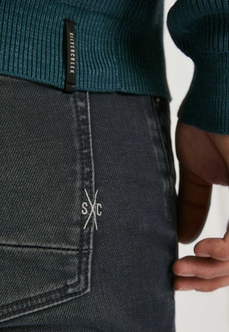 Porter Slim Tapered Jeans